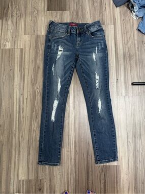 #20 Guess Distressed Skinny Jeans Women’s Size 27